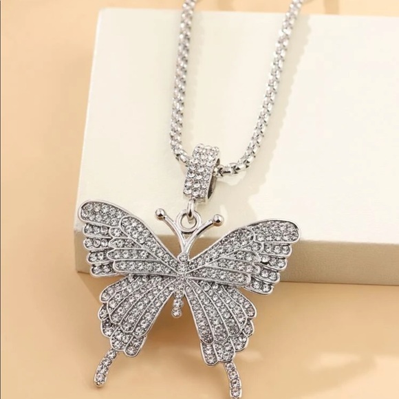 Butterfly silver necklace - Picture 3 of 3